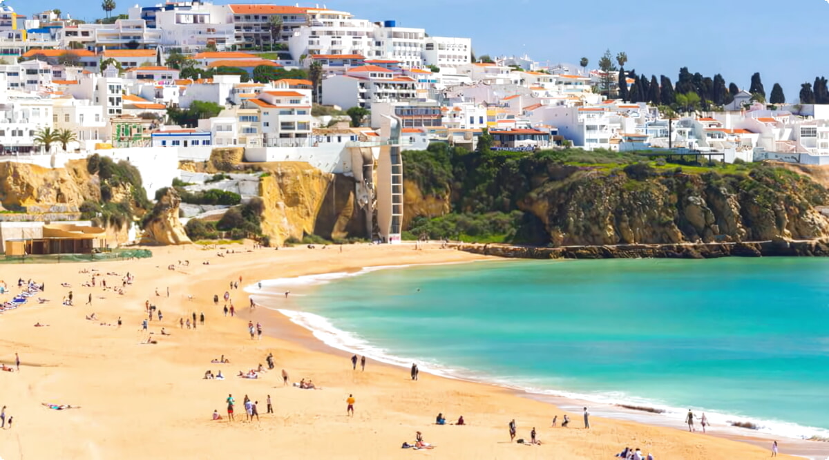 Nossos serviços de aluguel de carros oferecem uma seleção diversificada de veículos em Albufeira.